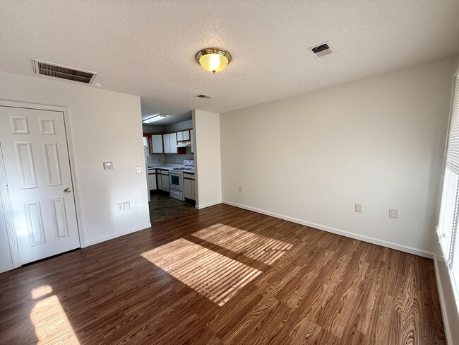 Building Photo - 33 Driftwood Cir