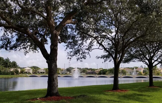 Building Photo - 4860 SW 161st Ln