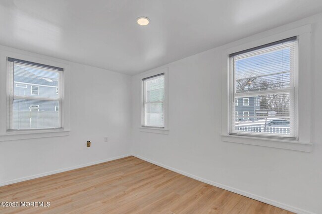 Building Photo - 12 Main St