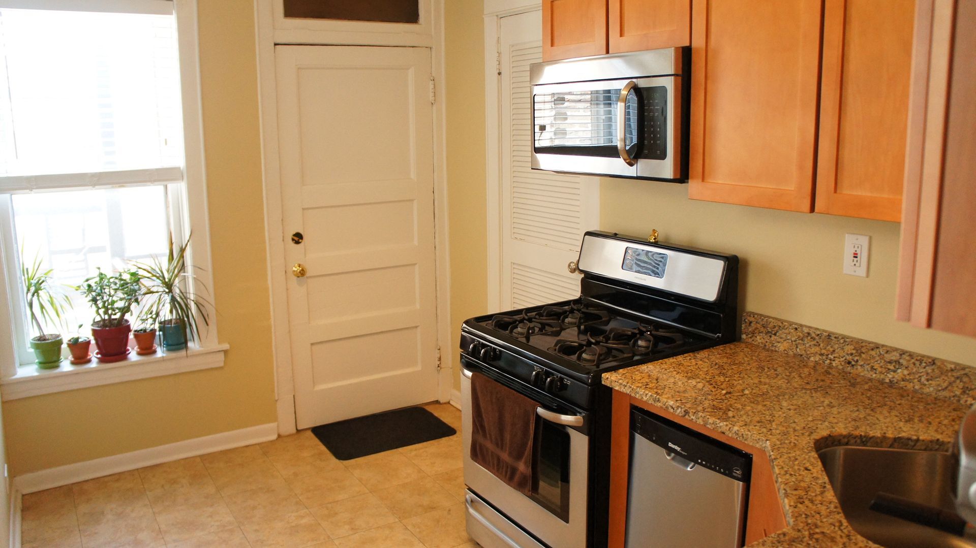 Building Photo - 3445 W Schubert Ave