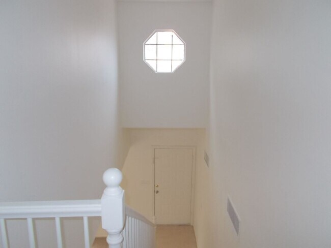 Building Photo - Bright & Spacious 2-Story Home – Move-In R...