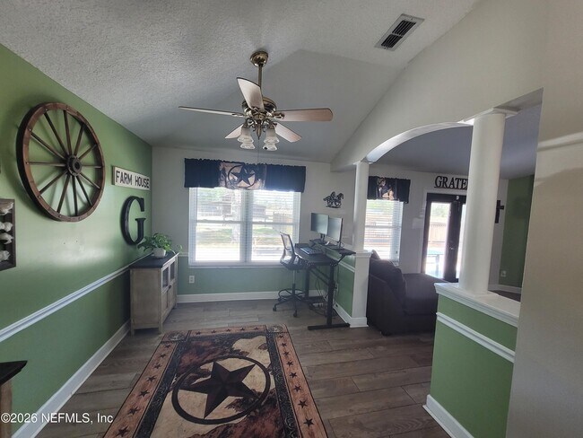 Building Photo - 906 County Rd 217