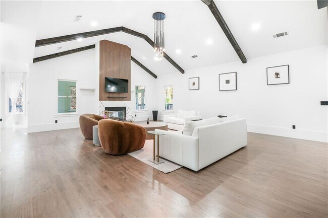 Building Photo - 507 Karen Ln