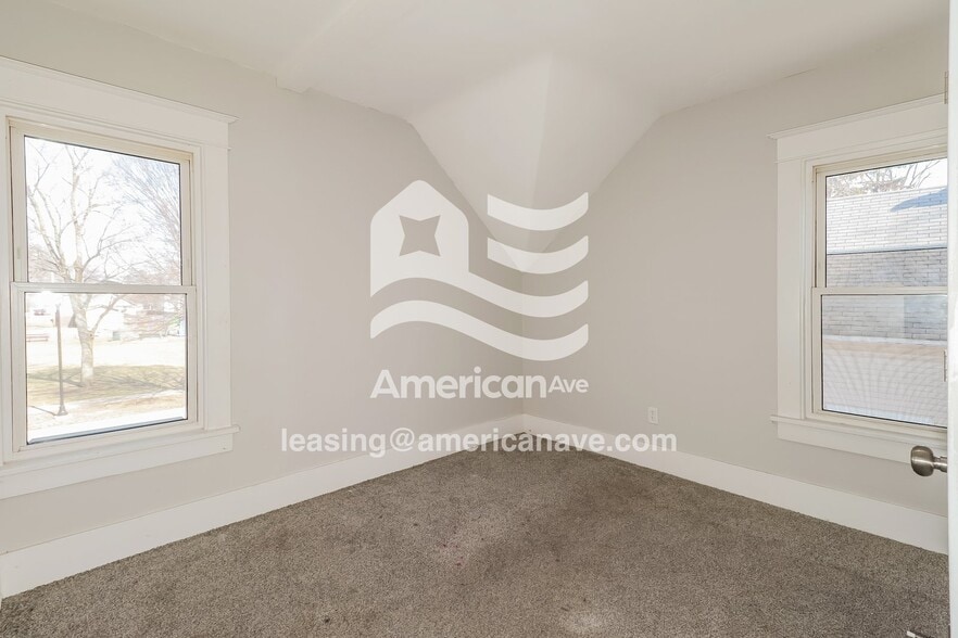 Building Photo - 619 W Cleveland Ave