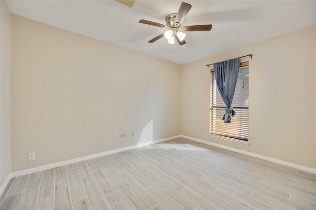 Building Photo - 21214 Park Bend Dr