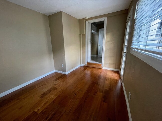 Building Photo - Ward St LO