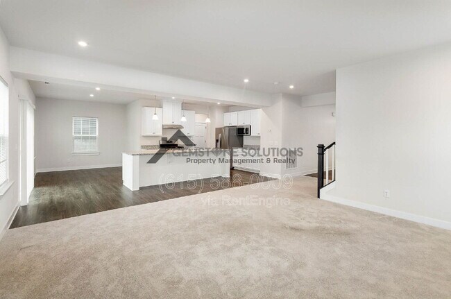 Building Photo - 3301 Somerset Ln