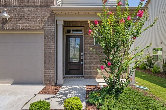 Building Photo - Beautiful 3 bed, 2.5 bath townhome in The ...