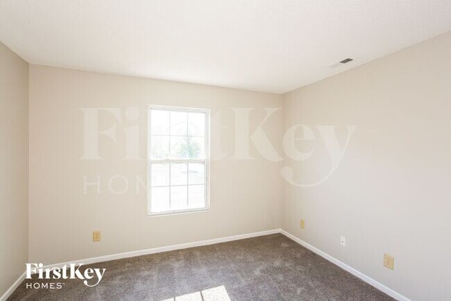 Building Photo - 15358 Border Dr
