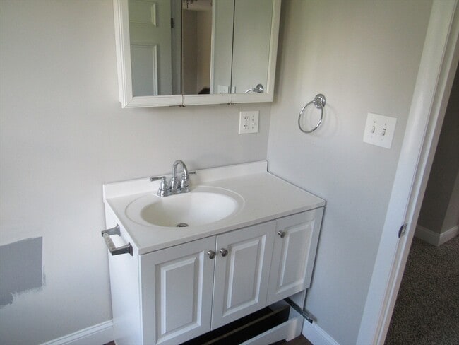 Building Photo - 19 Chapman St