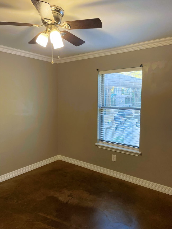 Building Photo - 713 Overlook Dr