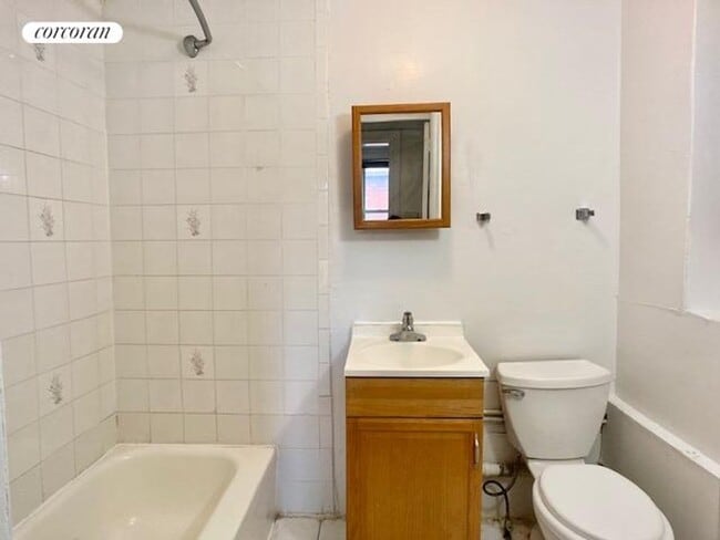 Building Photo - 216 Winthrop St