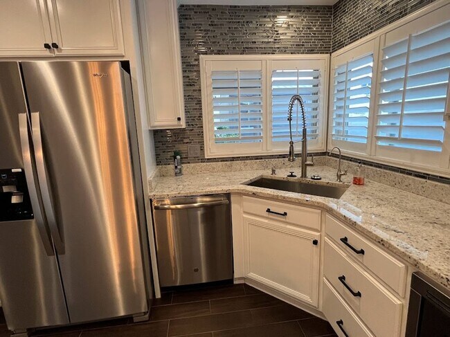 Building Photo - Elegant North Glendale Retreat with Premium Upgrades