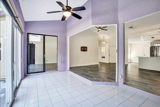 Building Photo - 8062 Cassia Dr