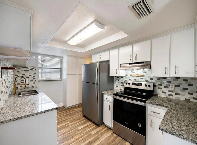 Building Photo - 5804 Elena Dr
