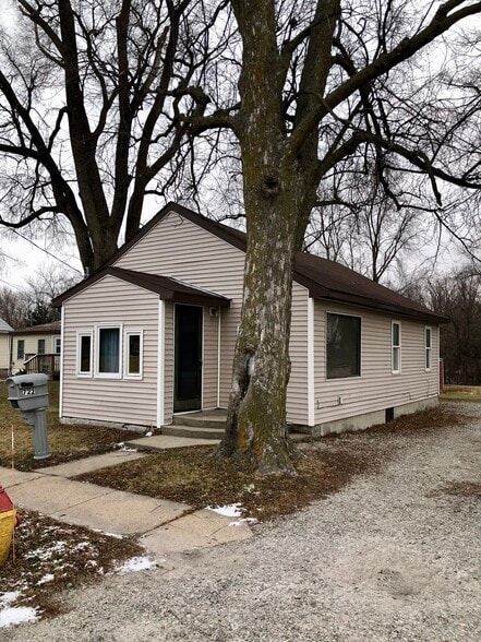 Building Photo - 722 6th Ave W