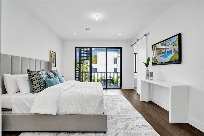 Building Photo - 1211 SE 1st St