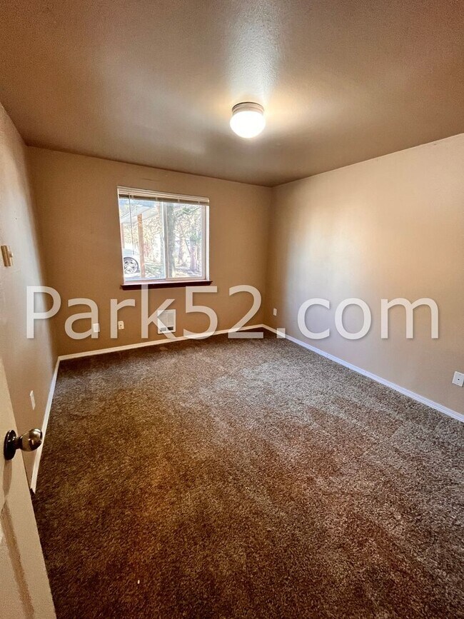Building Photo - Puyallup Area 2 Bedroom 2nd Floor Apartment