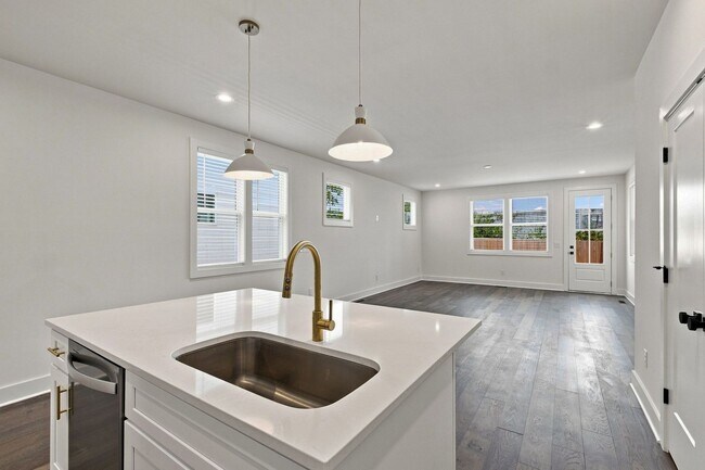 Building Photo - 5618B Obrien Ave