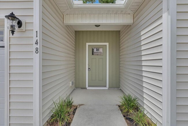 Building Photo - Beautiful Newly Built Home!