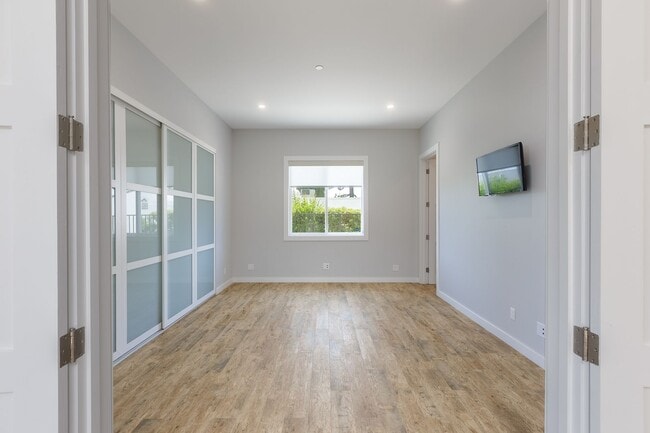 Building Photo - 4 Br 5 Ba with STUNNING VIEWS and Jacuzzi