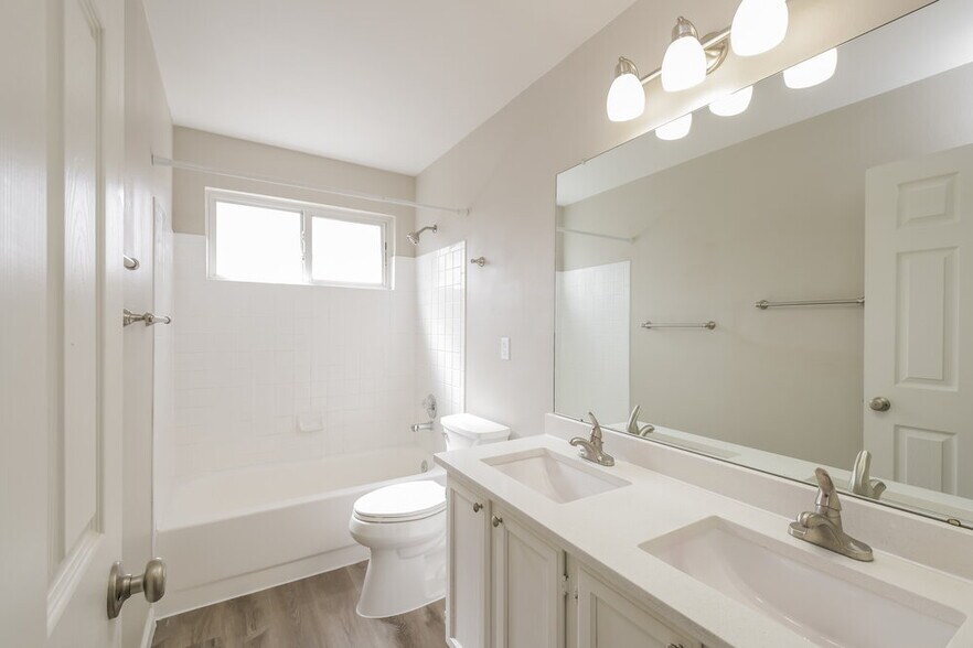 Building Photo - 6644 E 123rd Dr