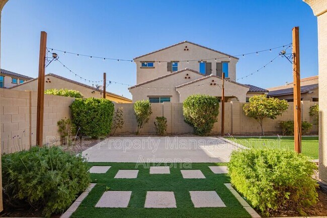Building Photo - 2902 E Ebony Dr