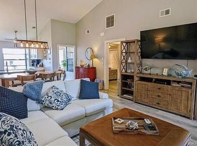 Building Photo - 7716 SE Sugar Sand Cir