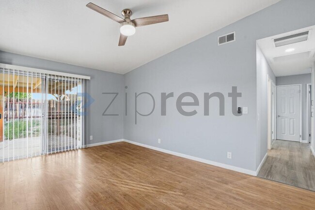 Building Photo - Unit
