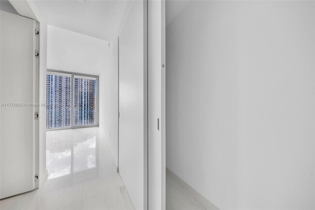 Building Photo - 300 Biscayne Blvd Way