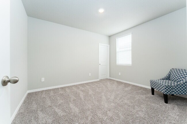 Building Photo - Spacious & Beautifully designed 4 Bedroom/...