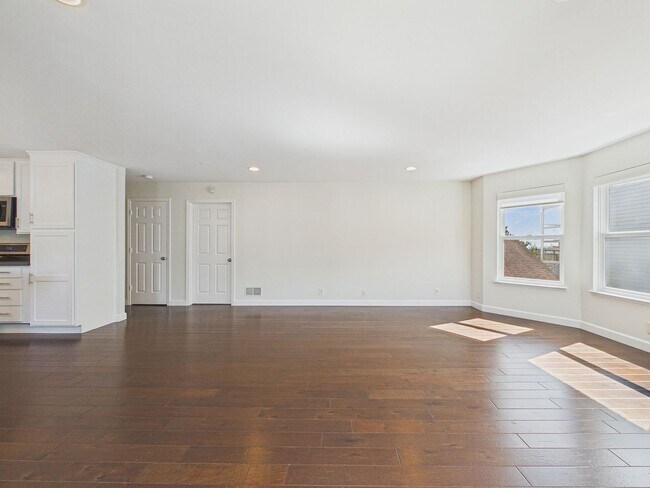 Building Photo - Bright Corner 2BR/2BA in Prime Anza Vista | Parking Included | Exceptional Natural Light
