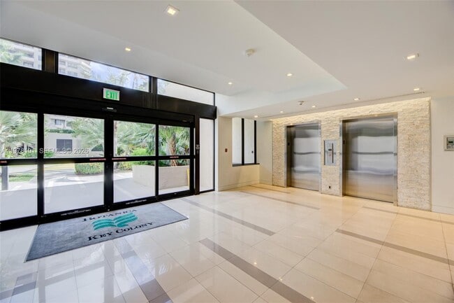 Building Photo - 161 Crandon Blvd