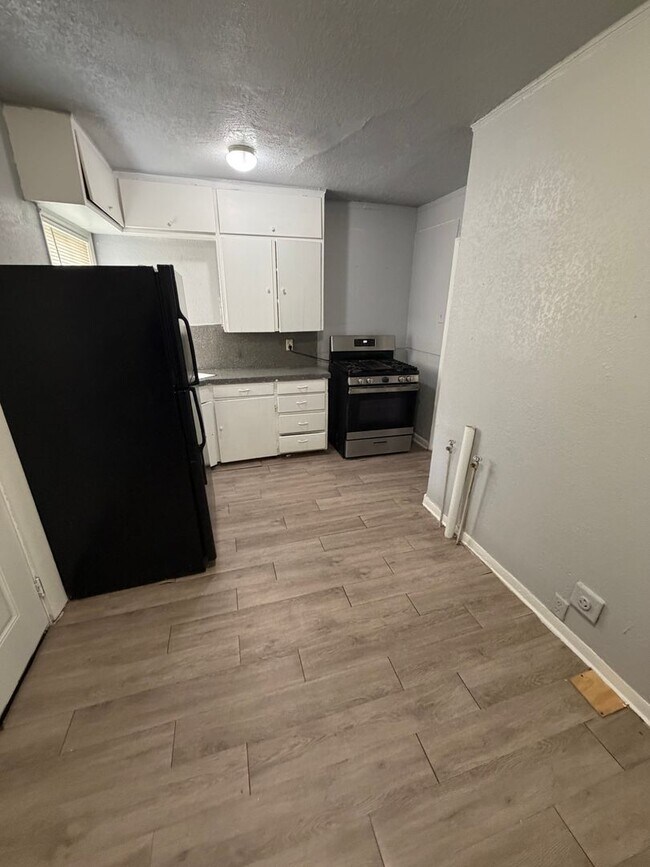 Building Photo - Single-Family Home Available in 76107