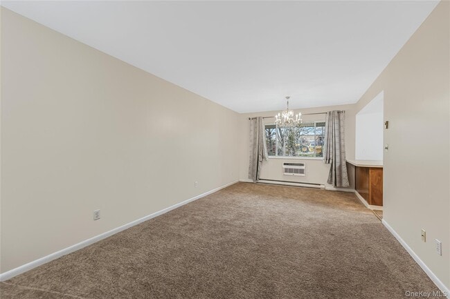 Building Photo - 914 Old Country Rd