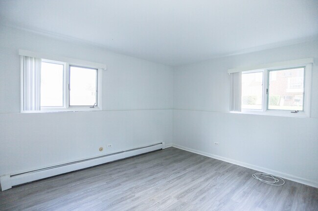 Building Photo - 126 W Washington St