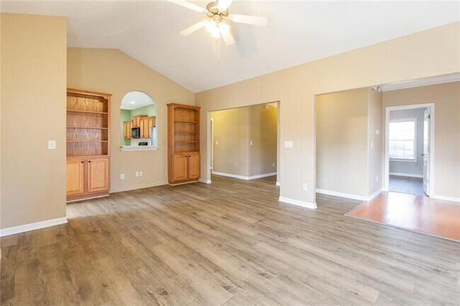 Building Photo - 300 McKendree Ct
