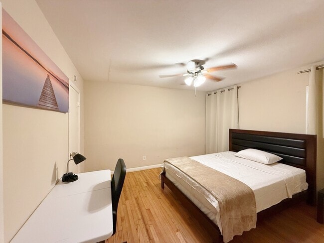 Building Photo - 2007 Sheridan St