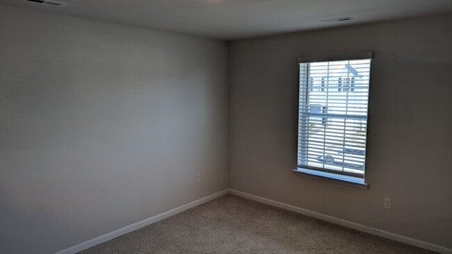 Building Photo - 560 Locust Run Dr