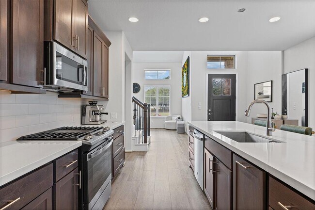 Building Photo - 904 Azul Lagoon Dr