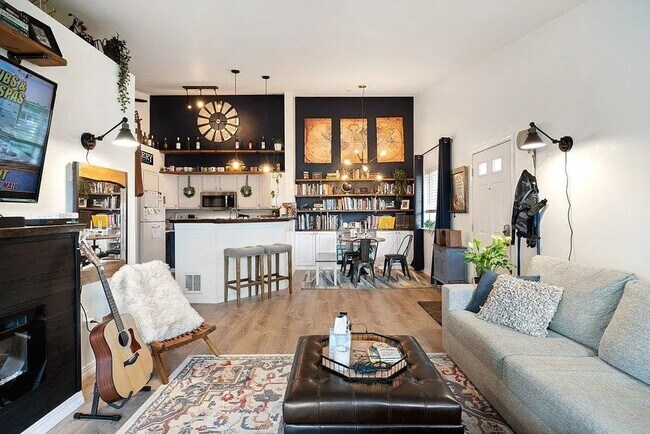 Building Photo - Modern 2 Bed, 1 Bath Condo near Dishman Hills!