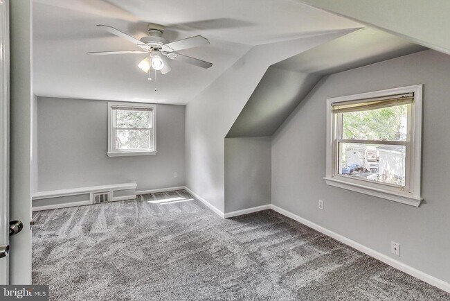 Building Photo - 6641 Barrett Rd