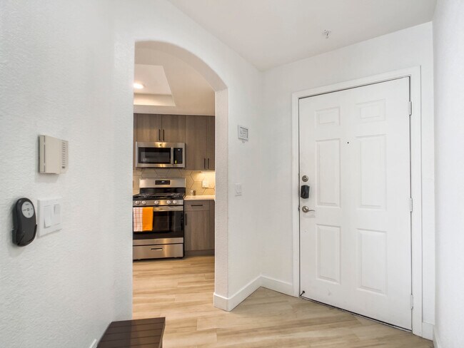 Building Photo - 14201 N 70th Way