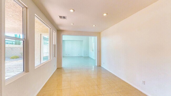 Building Photo - Beautiful 4 bedroom 3 full bath home with 2,902 Sq. FT. of living space.