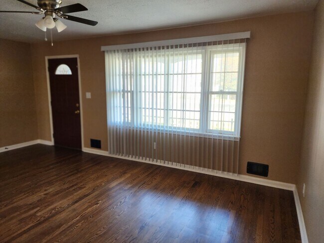 Building Photo - 4306 Shady Villa Dr