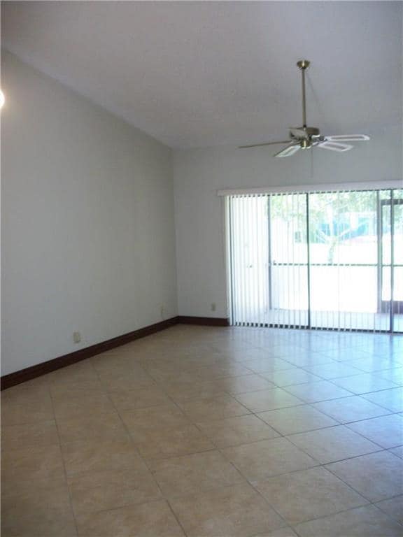 Building Photo - 4953 E Lakes Dr
