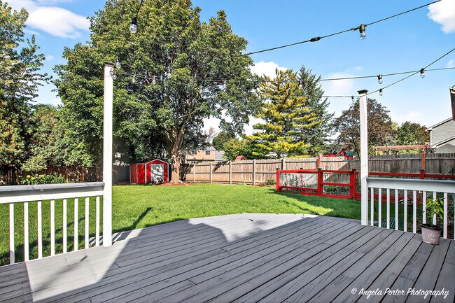 Building Photo - 1161 Hampton Ln