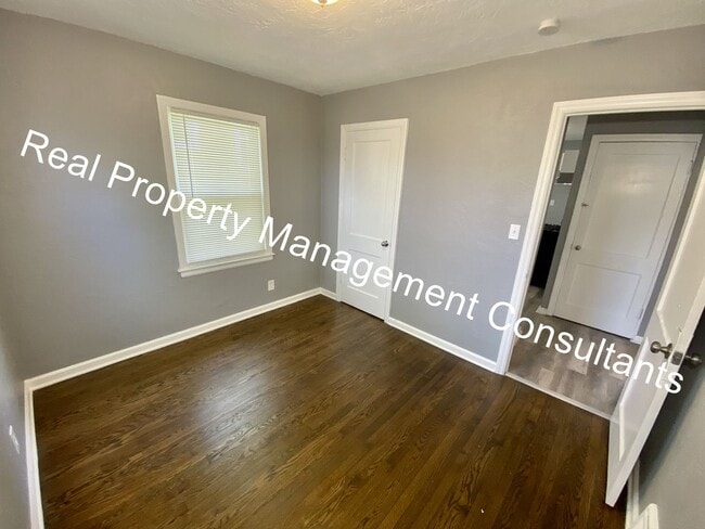 Building Photo - Charming 3 Bedroom, 1 Bathroom Home with B...