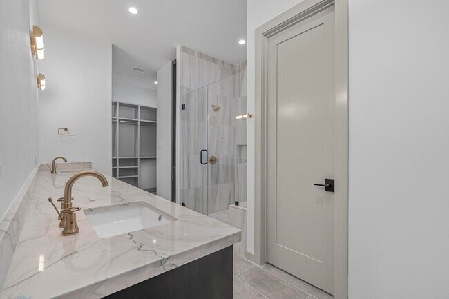 Building Photo - 8120 Stillmeadow Ct