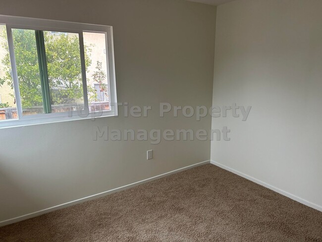 Building Photo - 1322 Calle Christopher